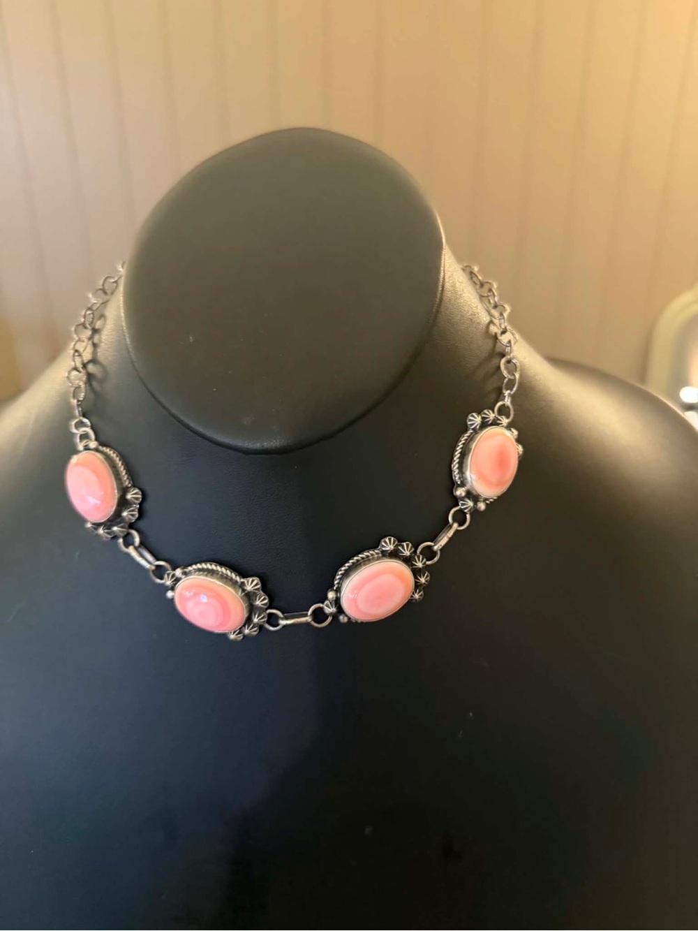 Navajo sterling silver pink conch choker necklace
